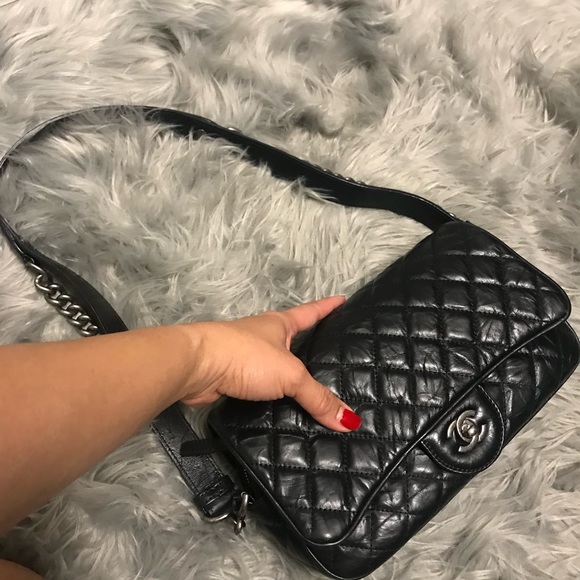 Chanel shoulder Bag. Quilted Lambskin.            Color: Black/Ruthenium - Picture 2 of 3